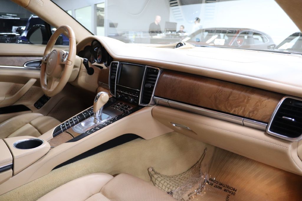 2010 Porsche Panamera Image 32