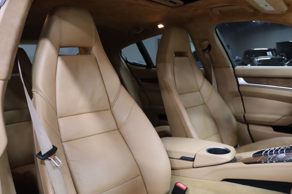 2010 Porsche Panamera Image 34