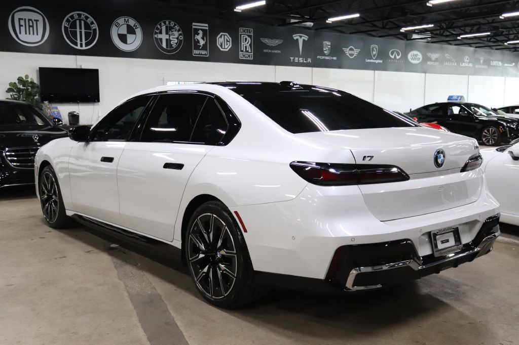 2024 BMW I7 Image 3