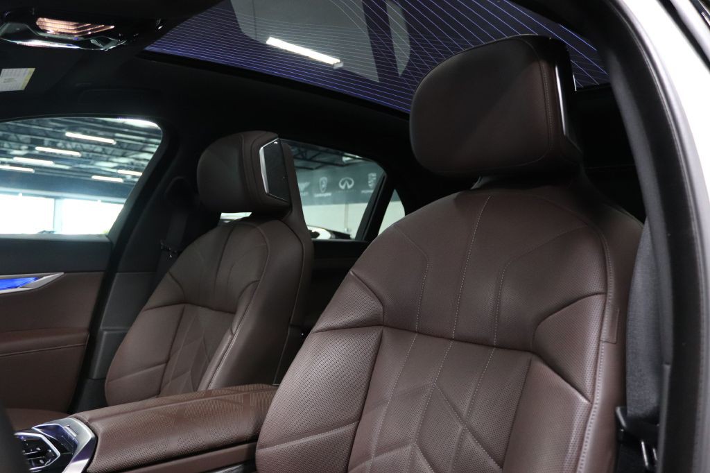2024 BMW I7 Image 10