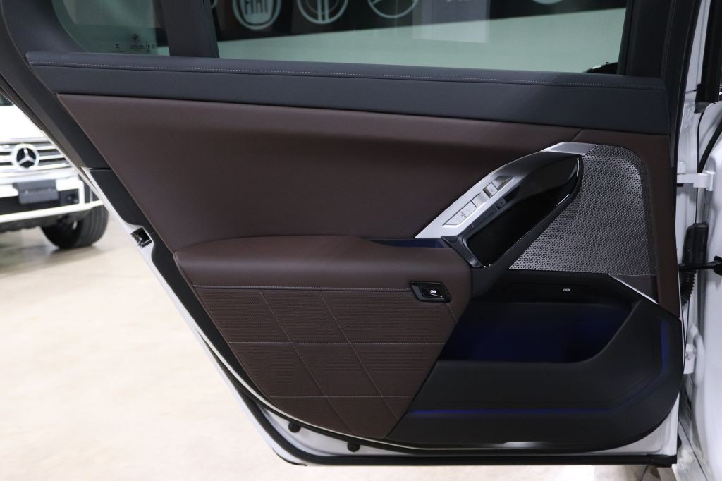 2024 BMW I7 Image 12