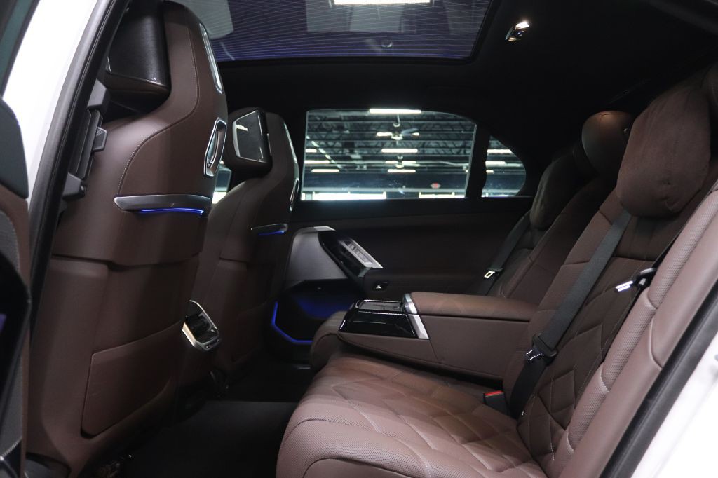 2024 BMW I7 Image 14