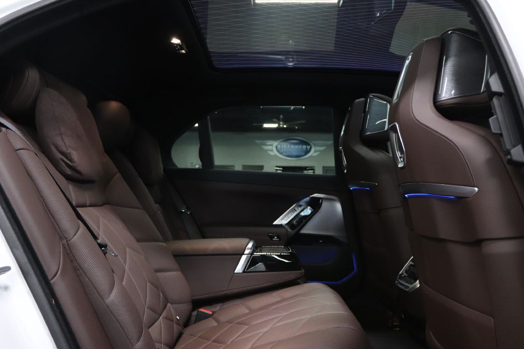 2024 BMW I7 Image 19