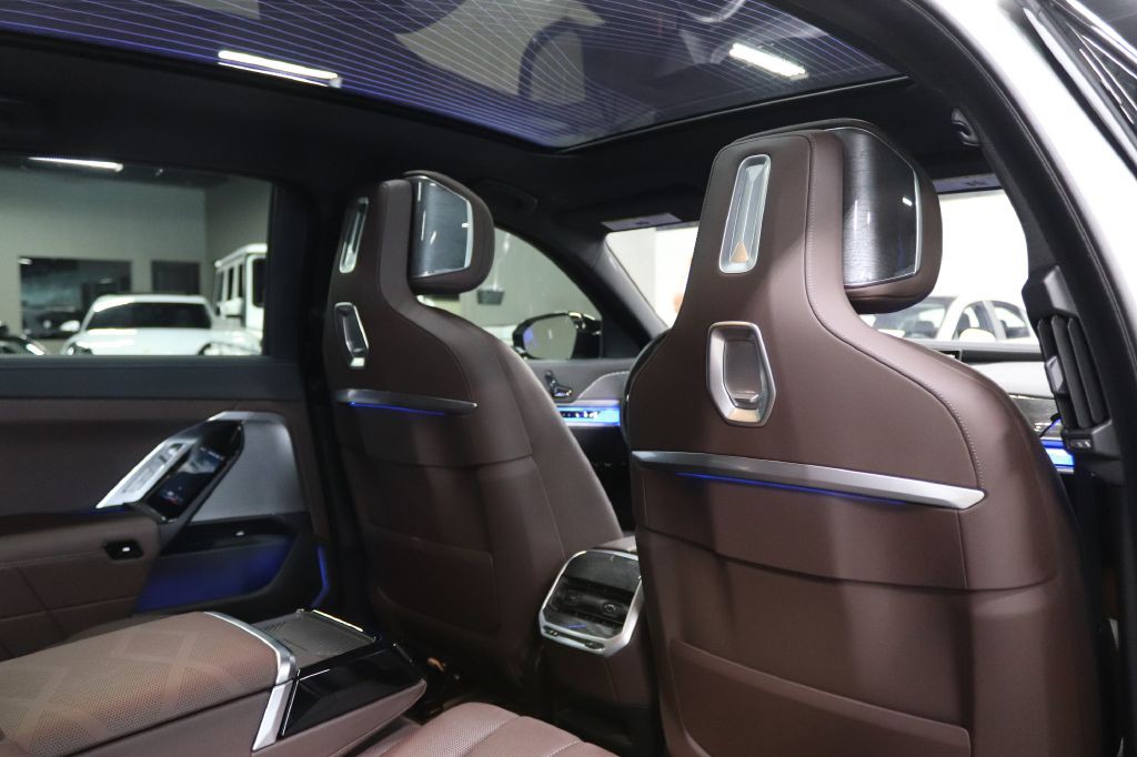 2024 BMW I7 Image 21