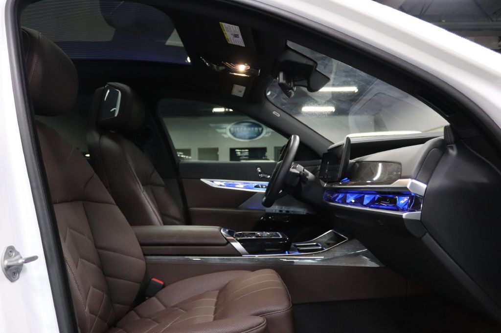 2024 BMW I7 Image 23