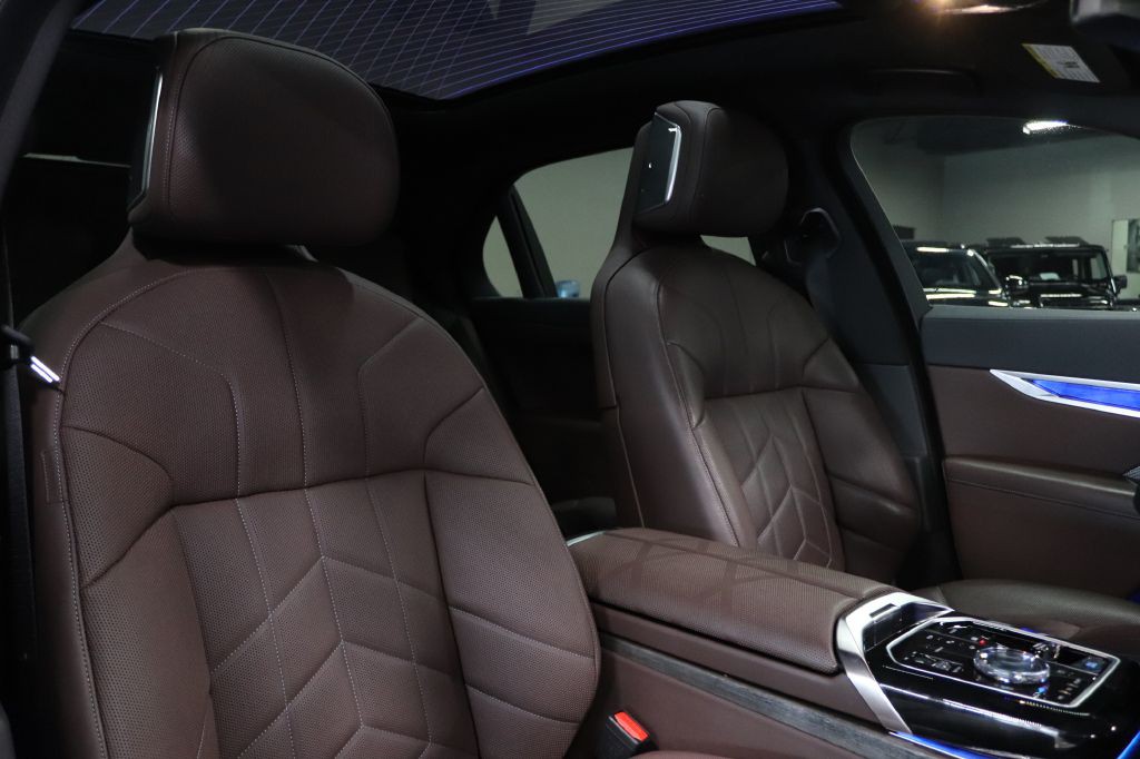 2024 BMW I7 Image 24
