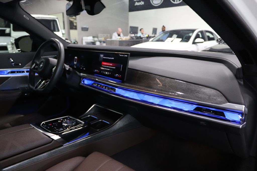 2024 BMW I7 Image 25