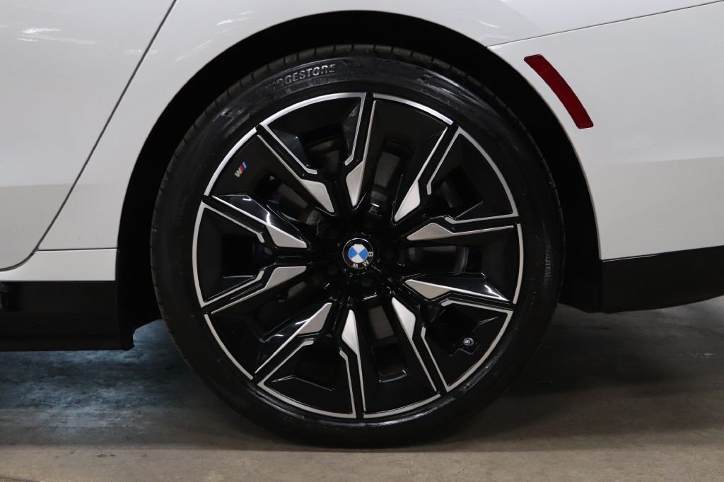 2024 BMW I7 Image 38
