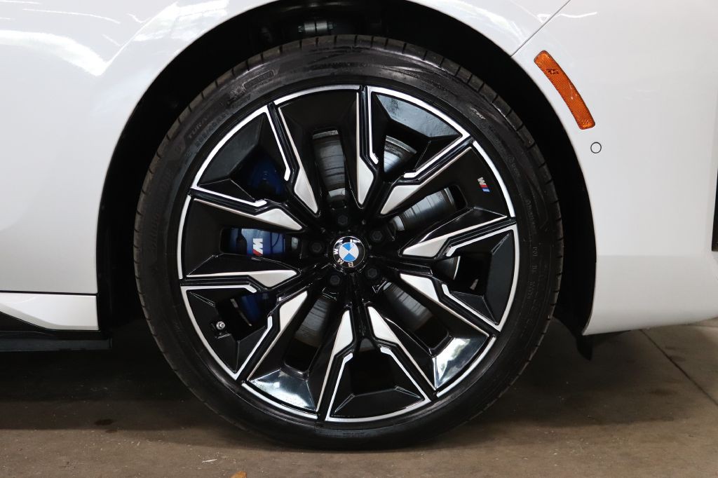 2024 BMW I7 Image 40