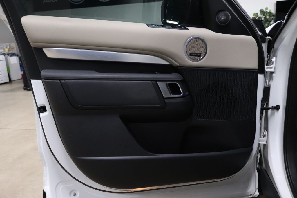 2020 Land Rover Discovery Image 9