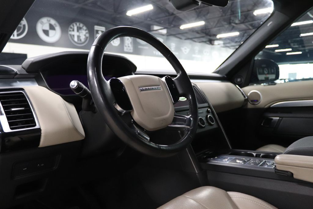 2020 Land Rover Discovery Image 10