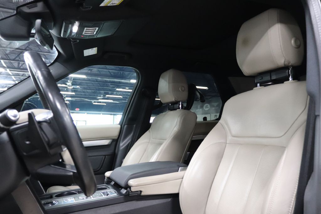 2020 Land Rover Discovery Image 11