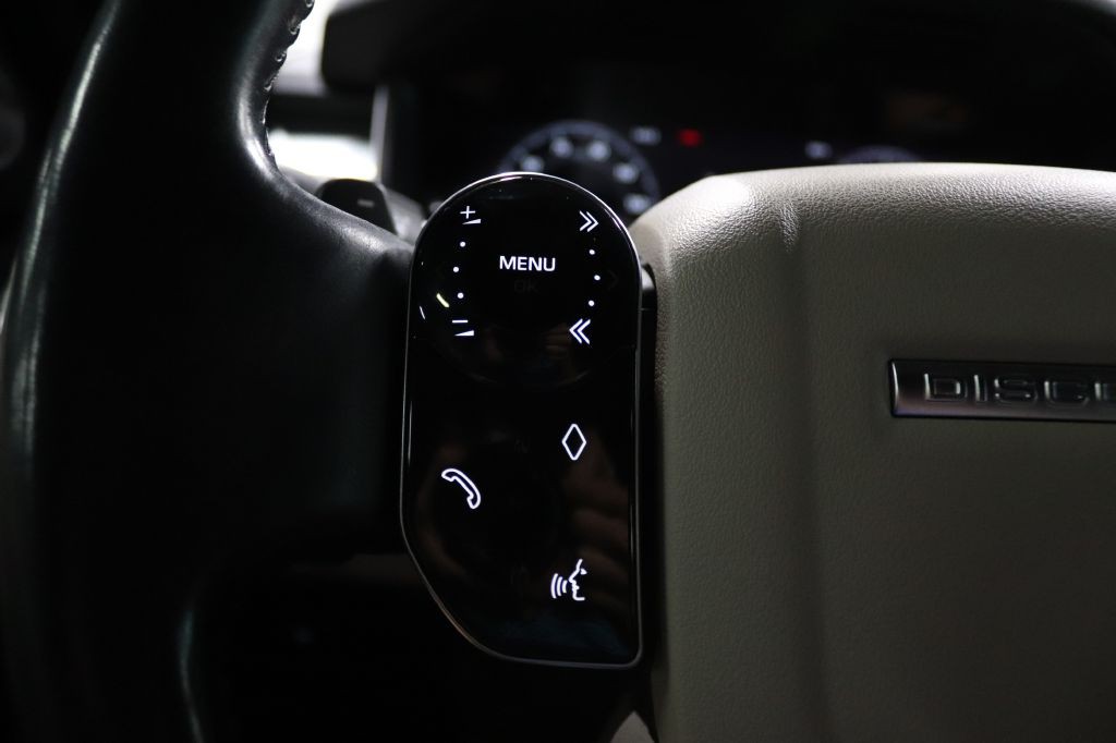 2020 Land Rover Discovery Image 17
