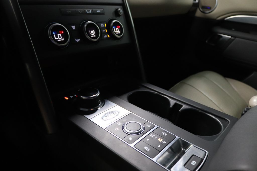 2020 Land Rover Discovery Image 19