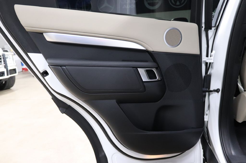 2020 Land Rover Discovery Image 20