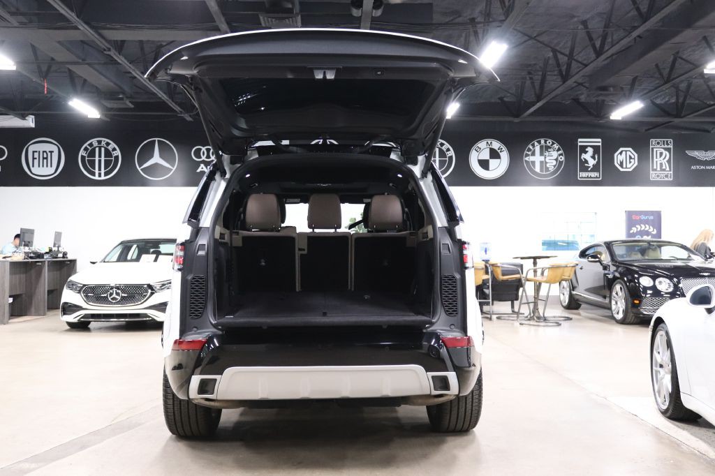 2020 Land Rover Discovery Image 24
