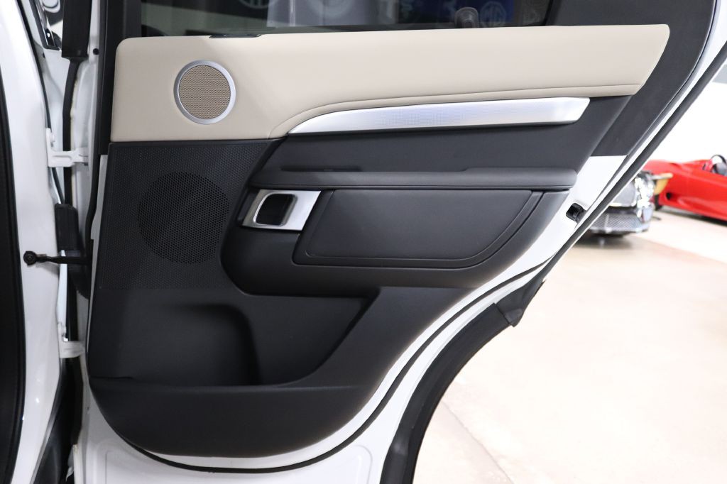 2020 Land Rover Discovery Image 26