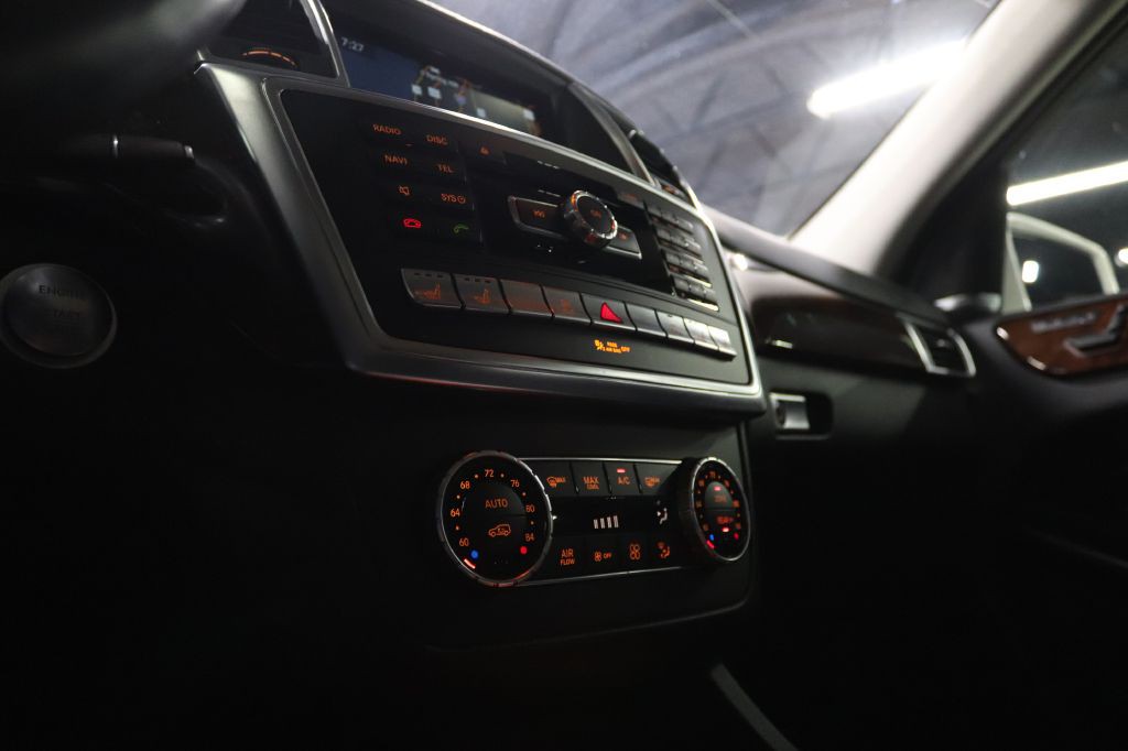 2015 Mercedes-Benz GL-Class Image 17