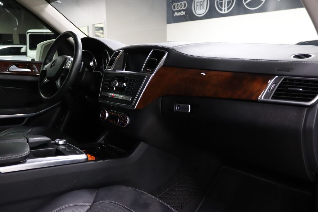 2015 Mercedes-Benz GL-Class Image 31