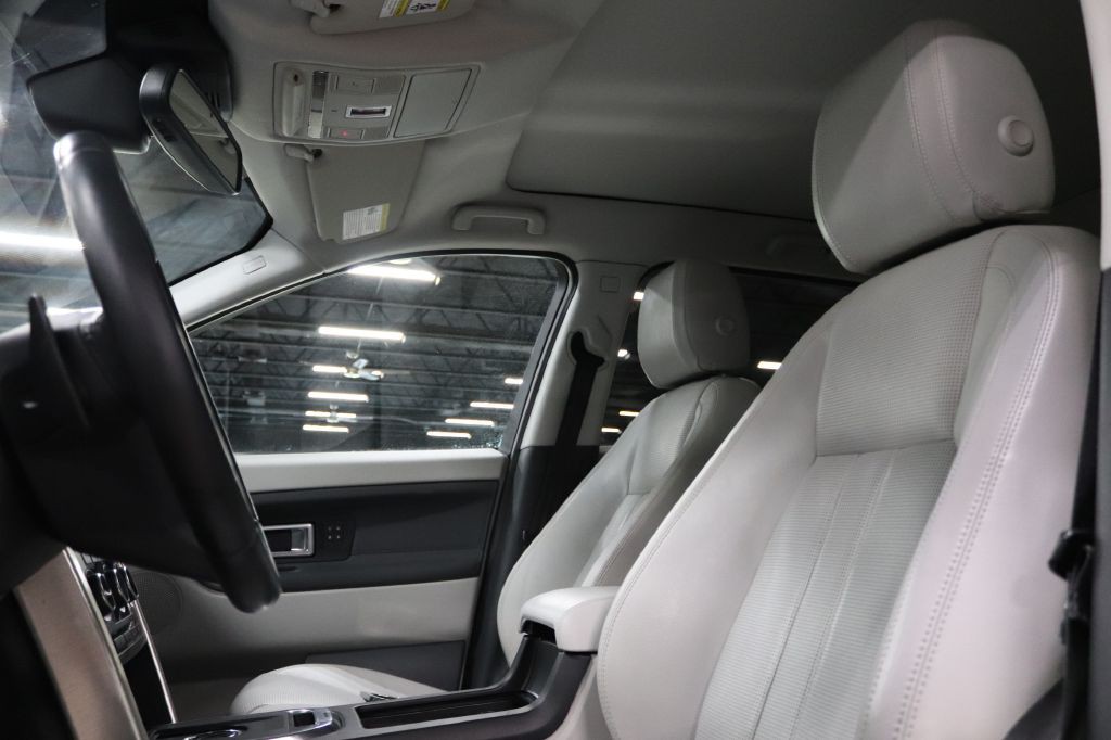 2016 Land Rover Discovery Sport Image 11