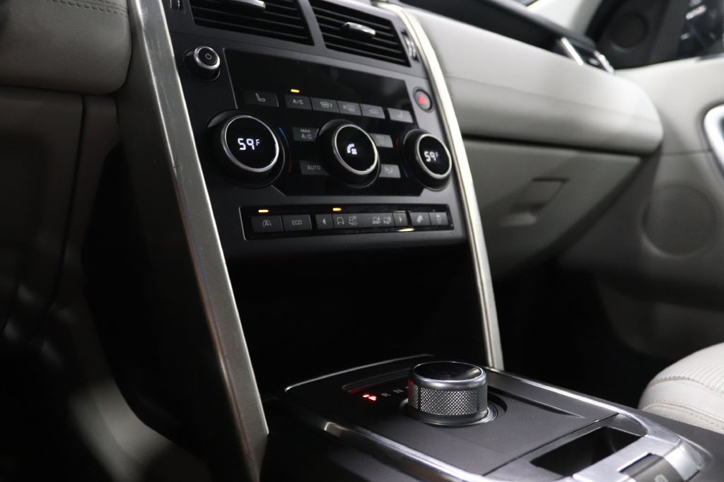 2016 Land Rover Discovery Sport Image 18
