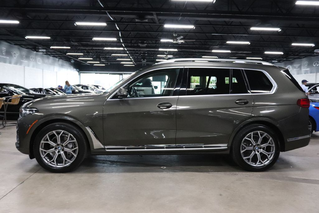 2022 BMW X7 Image 2
