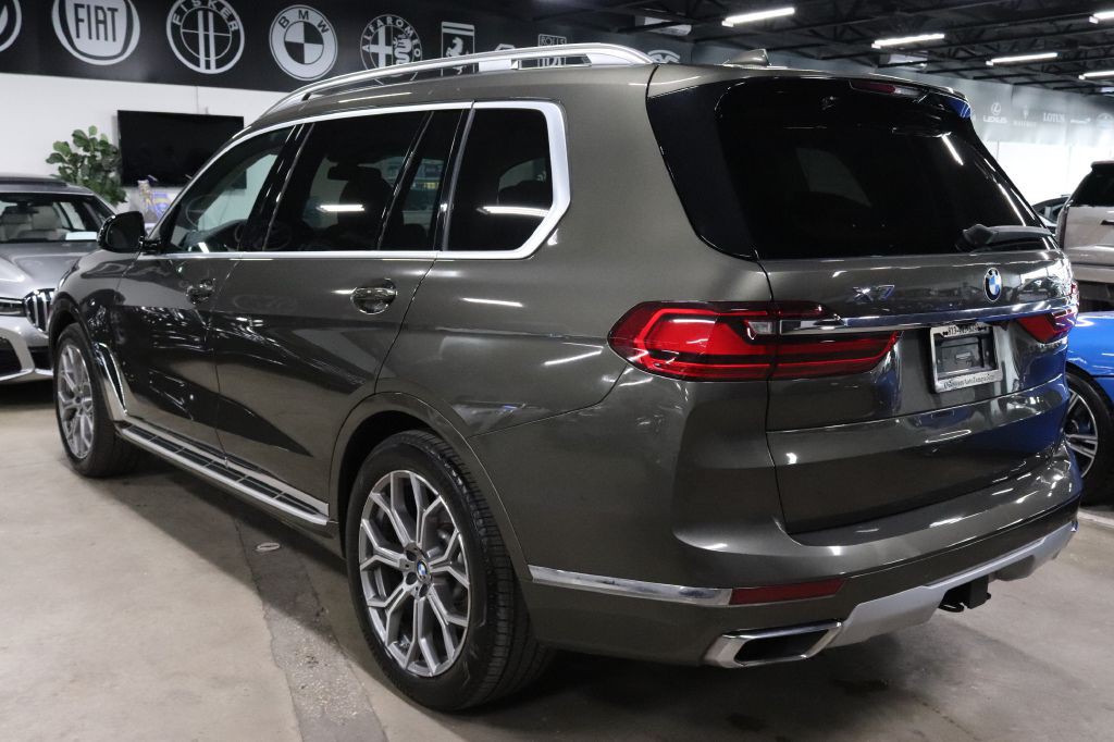 2022 BMW X7 Image 3