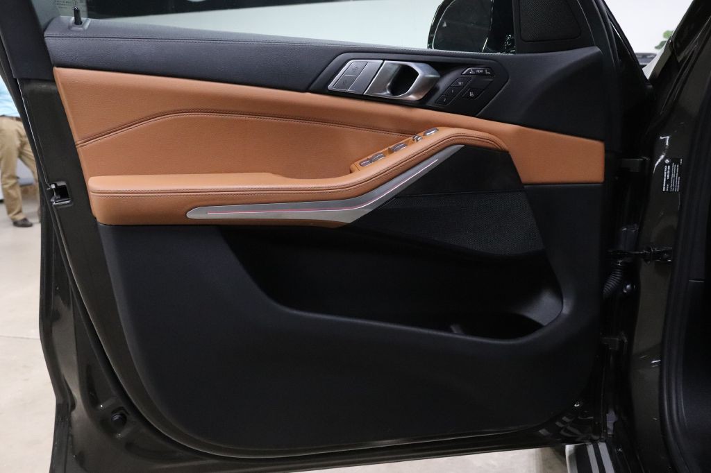 2022 BMW X7 Image 8