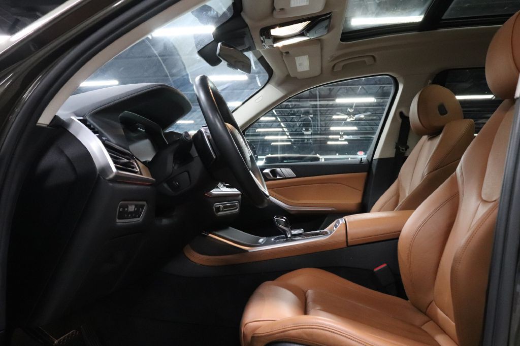 2022 BMW X7 Image 9