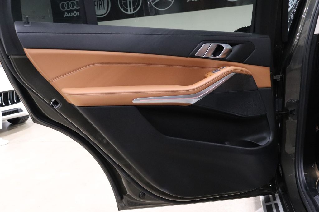 2022 BMW X7 Image 12