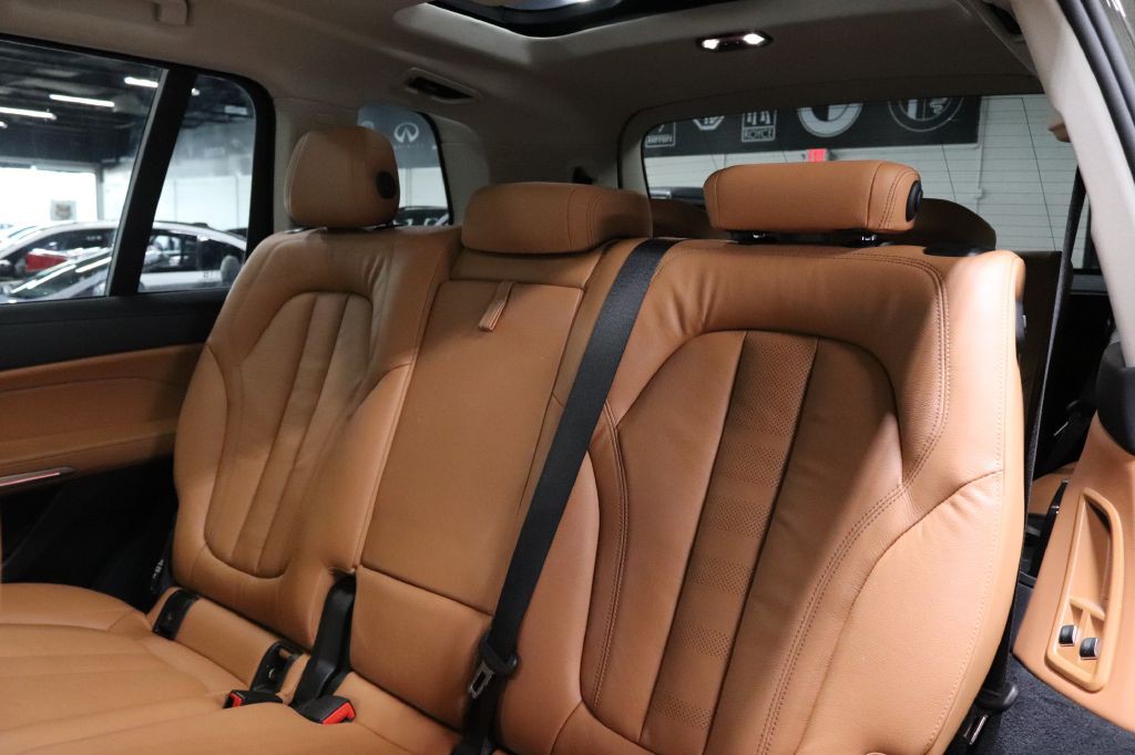 2022 BMW X7 Image 14