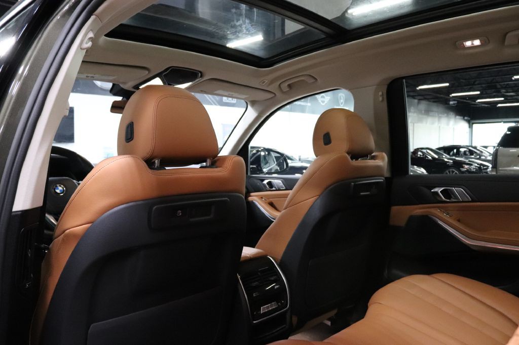 2022 BMW X7 Image 15