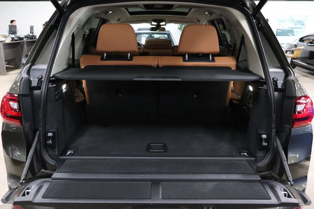 2022 BMW X7 Image 17