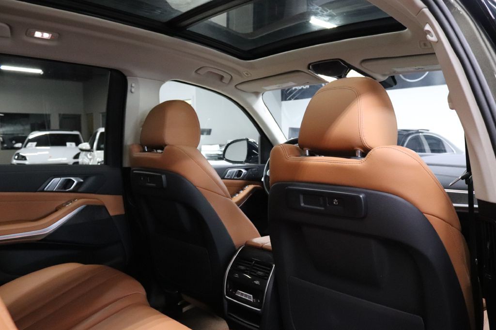 2022 BMW X7 Image 21