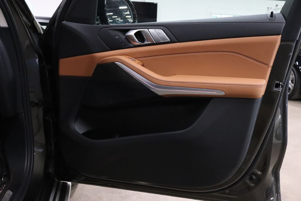 2022 BMW X7 Image 22