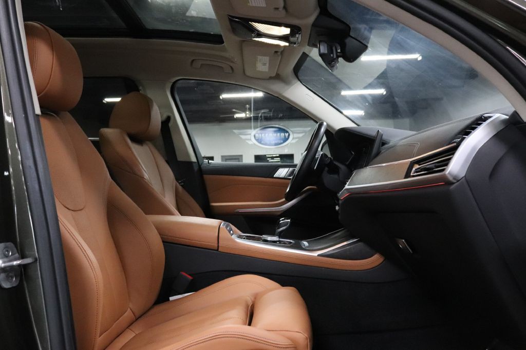 2022 BMW X7 Image 23