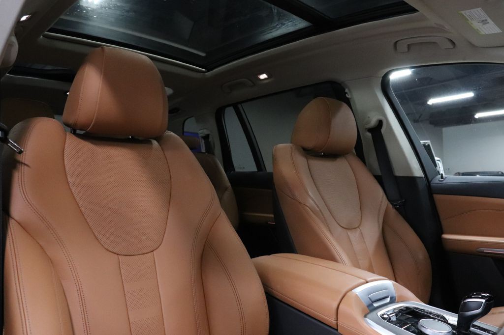 2022 BMW X7 Image 24