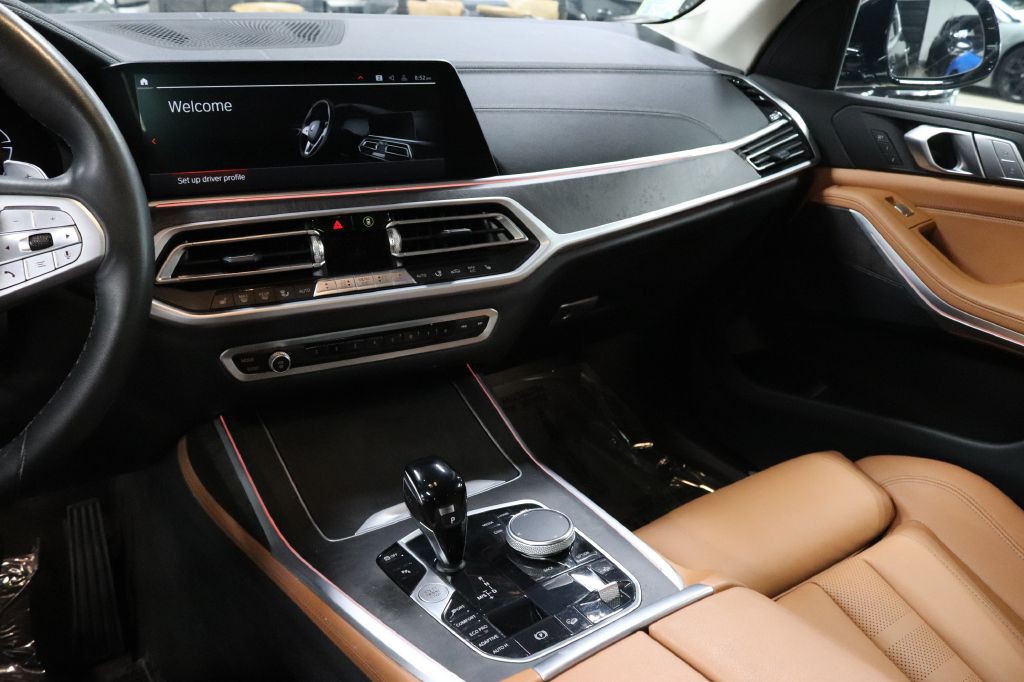 2022 BMW X7 Image 30