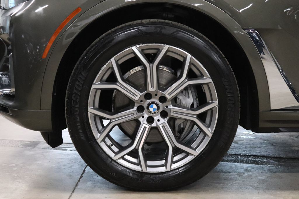 2022 BMW X7 Image 38