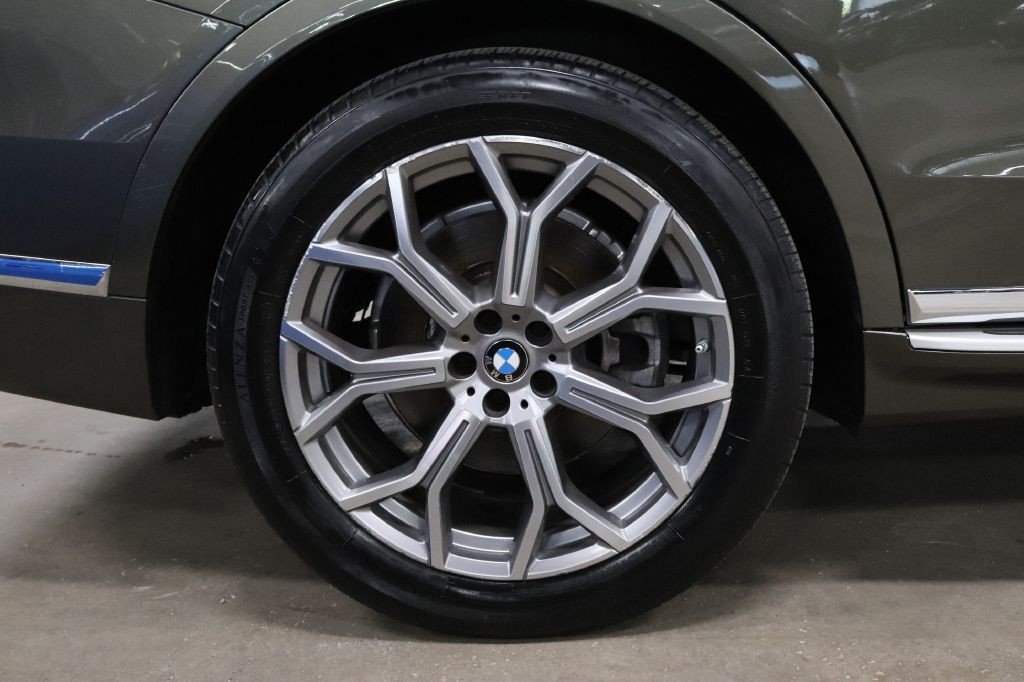 2022 BMW X7 Image 40