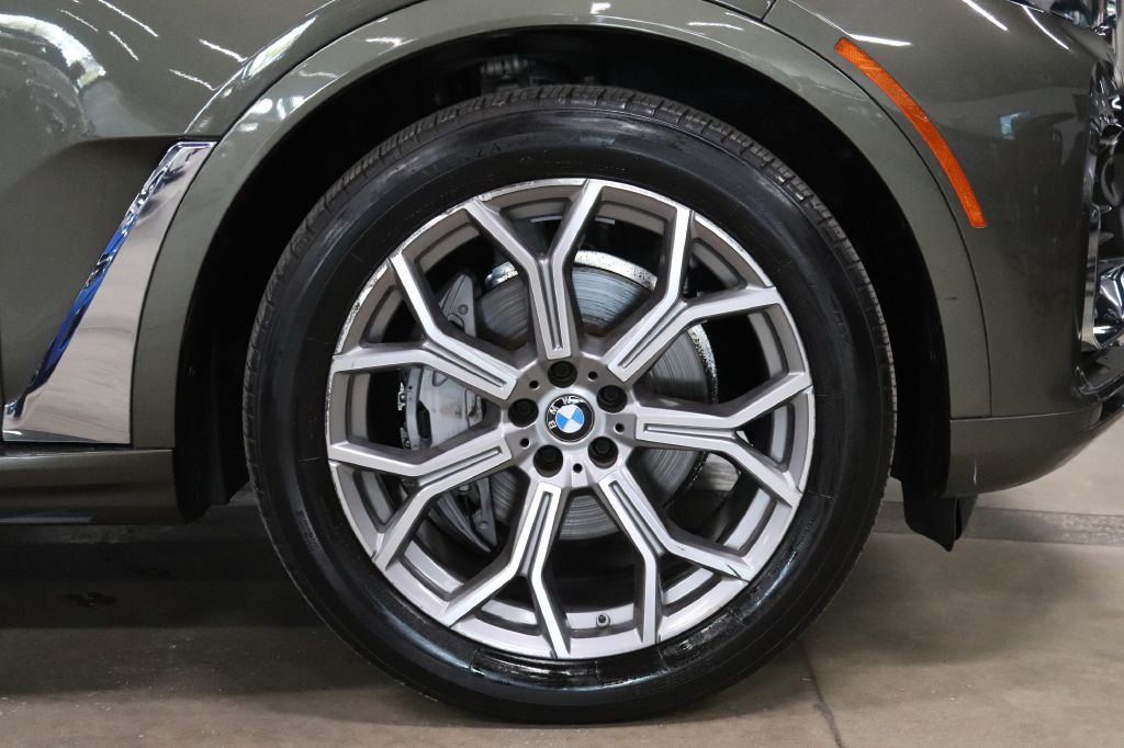 2022 BMW X7 Image 41