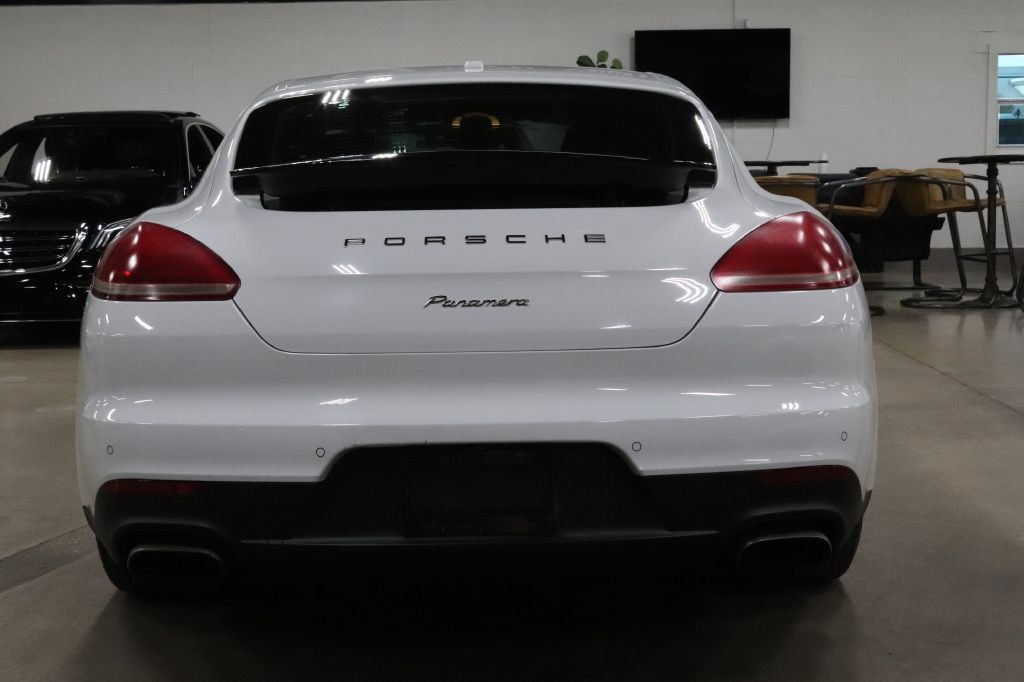 2014 Porsche Panamera Image 4