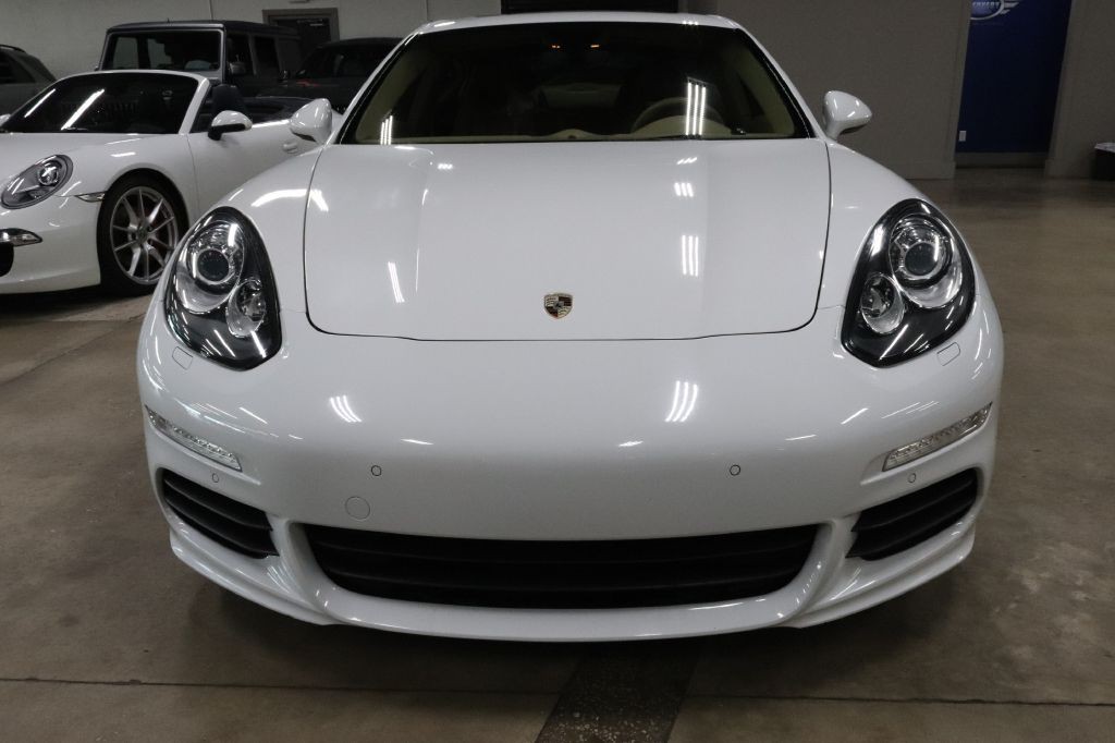 2014 Porsche Panamera Image 8