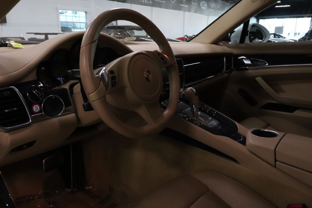 2014 Porsche Panamera Image 10