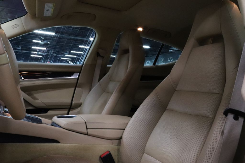 2014 Porsche Panamera Image 11
