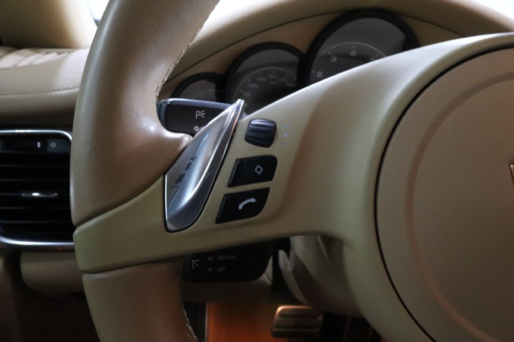 2014 Porsche Panamera Image 12