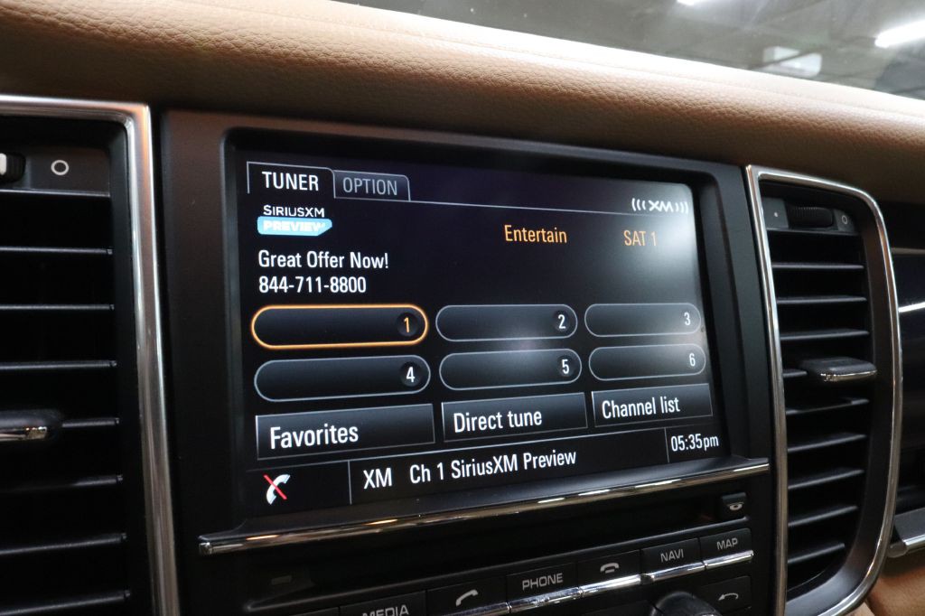 2014 Porsche Panamera Image 14