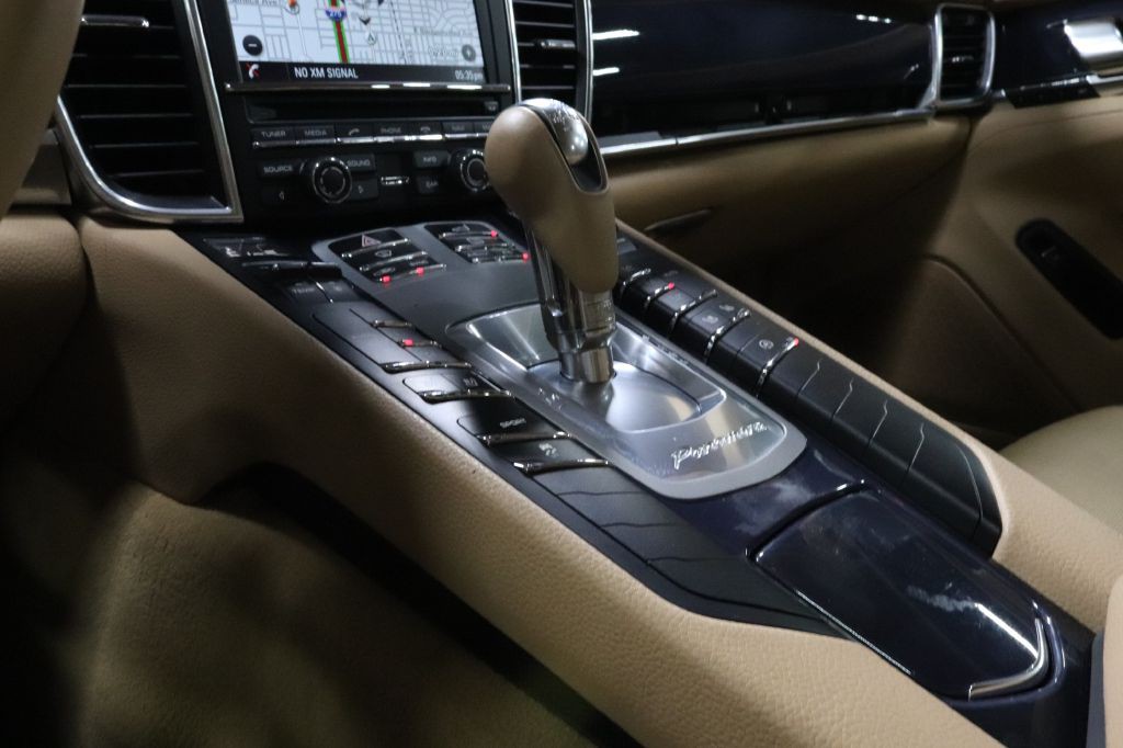 2014 Porsche Panamera Image 17