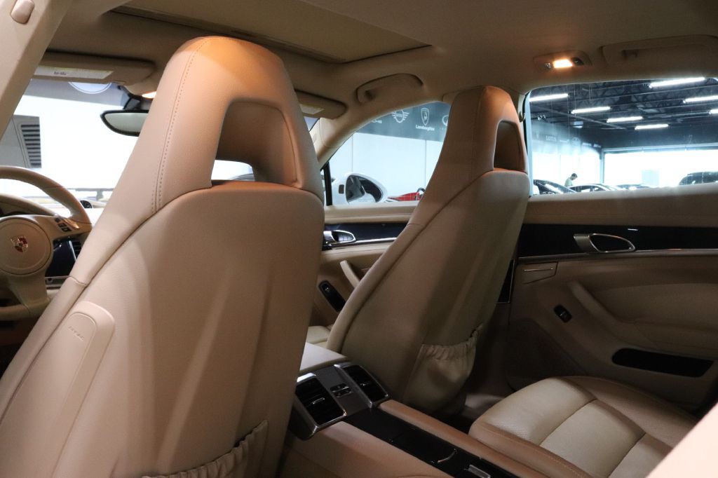 2014 Porsche Panamera Image 19
