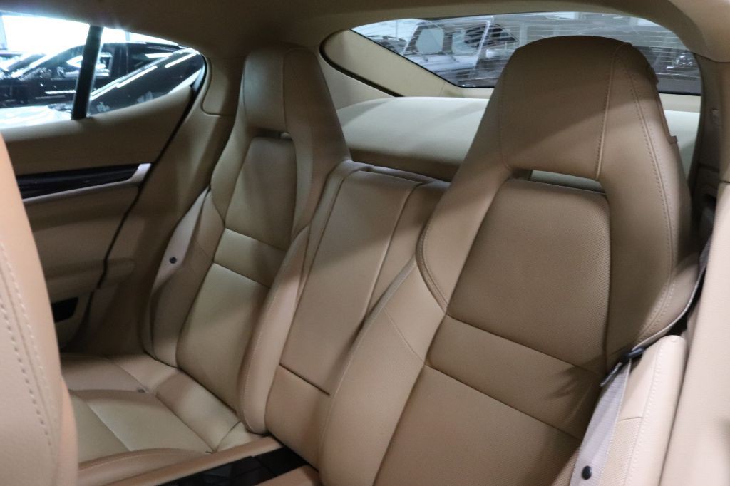 2014 Porsche Panamera Image 20